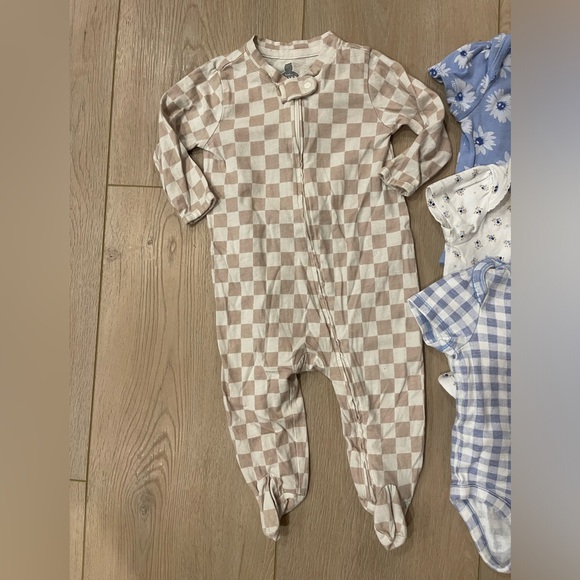 Baby Gap Checkered Sleeper are Bodysuit Bundle - Picture 2 of 5
